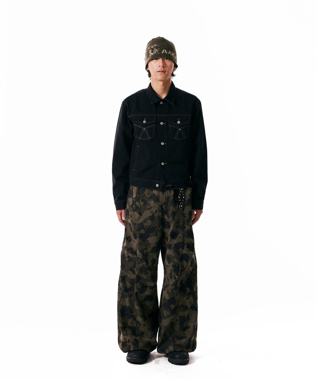 아캄(AAKAM) Knee Pin-tuck Camouflage Twill Pants (Khaki)