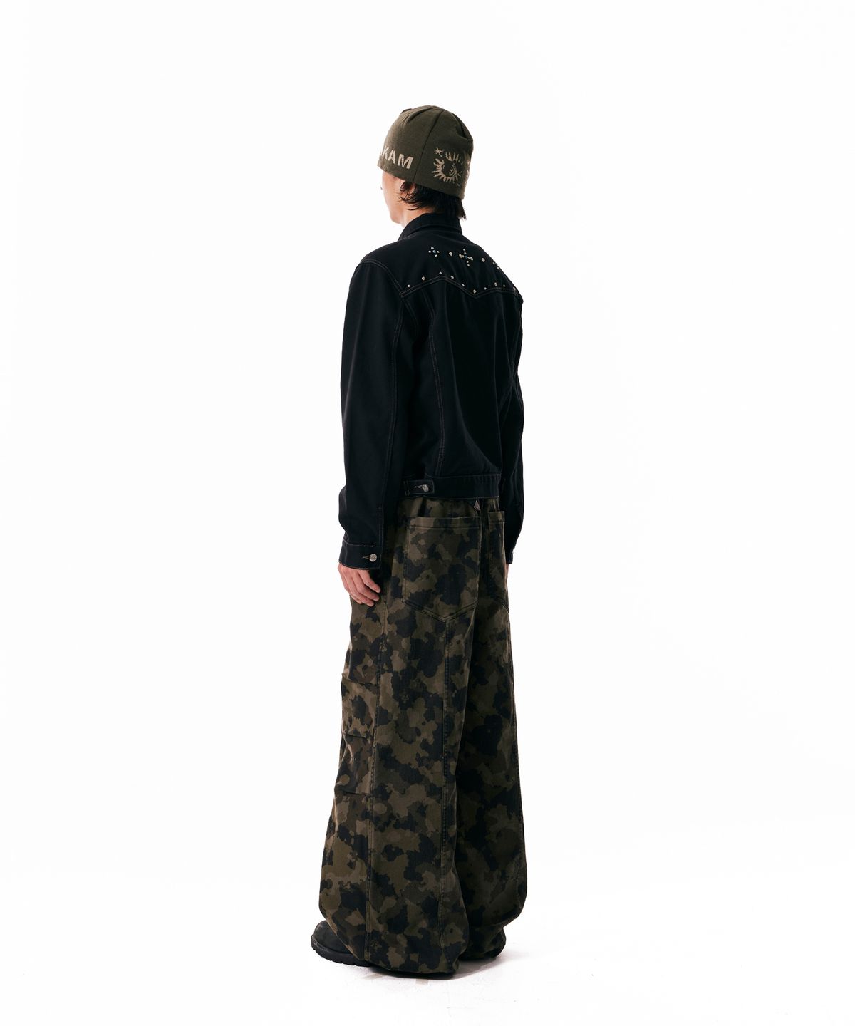 아캄(AAKAM) Knee Pin-tuck Camouflage Twill Pants (Khaki)