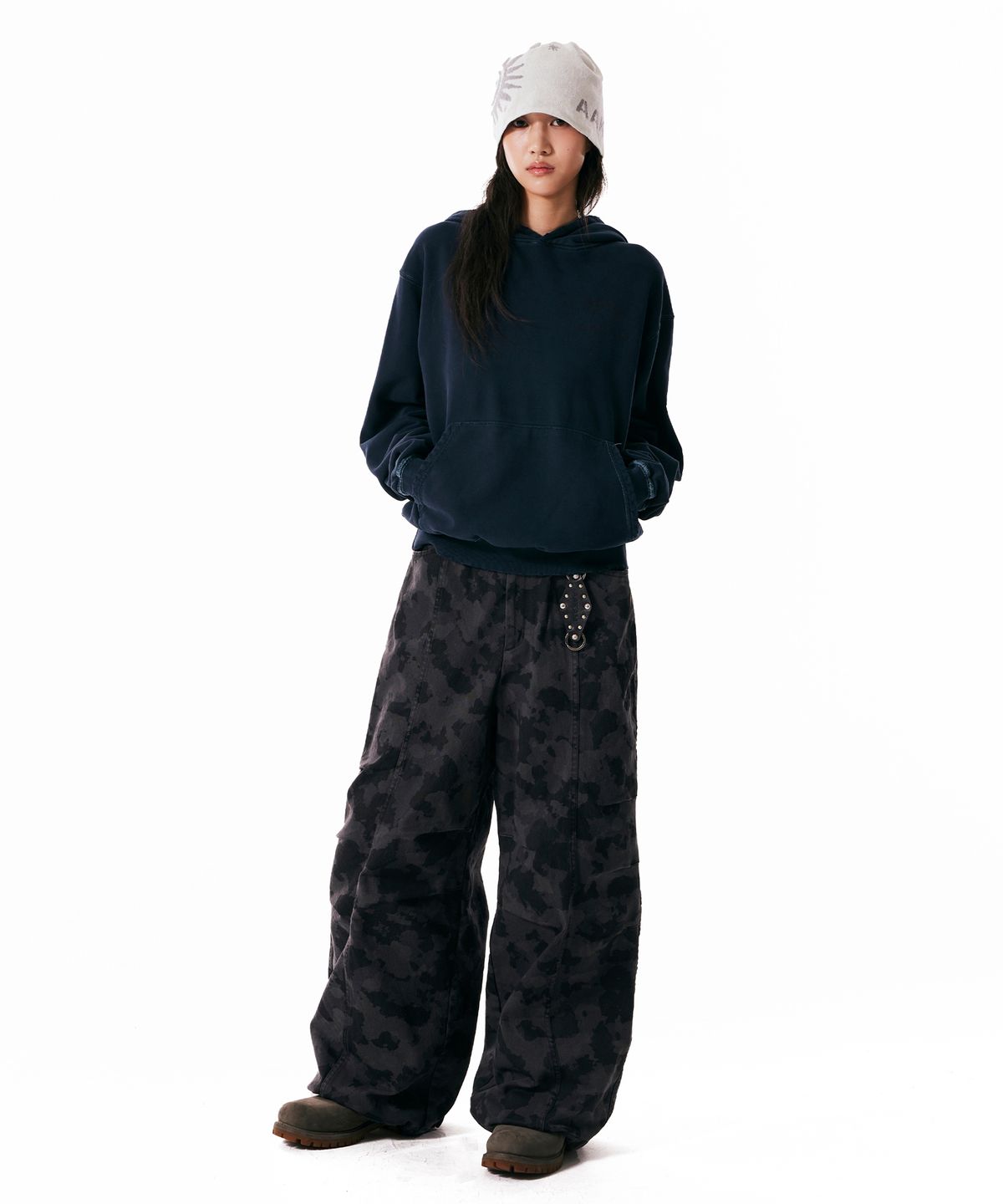 아캄(AAKAM) Knee Pin-tuck Camouflage Twill Pants (Black)