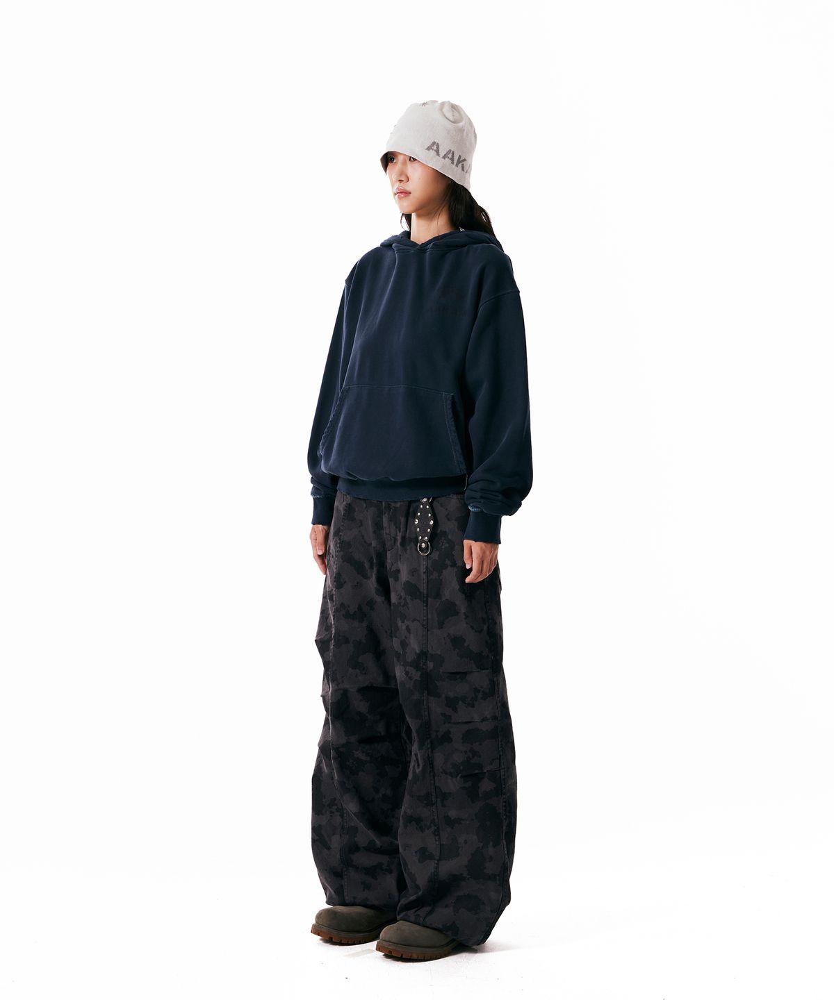 아캄(AAKAM) Knee Pin-tuck Camouflage Twill Pants (Black)