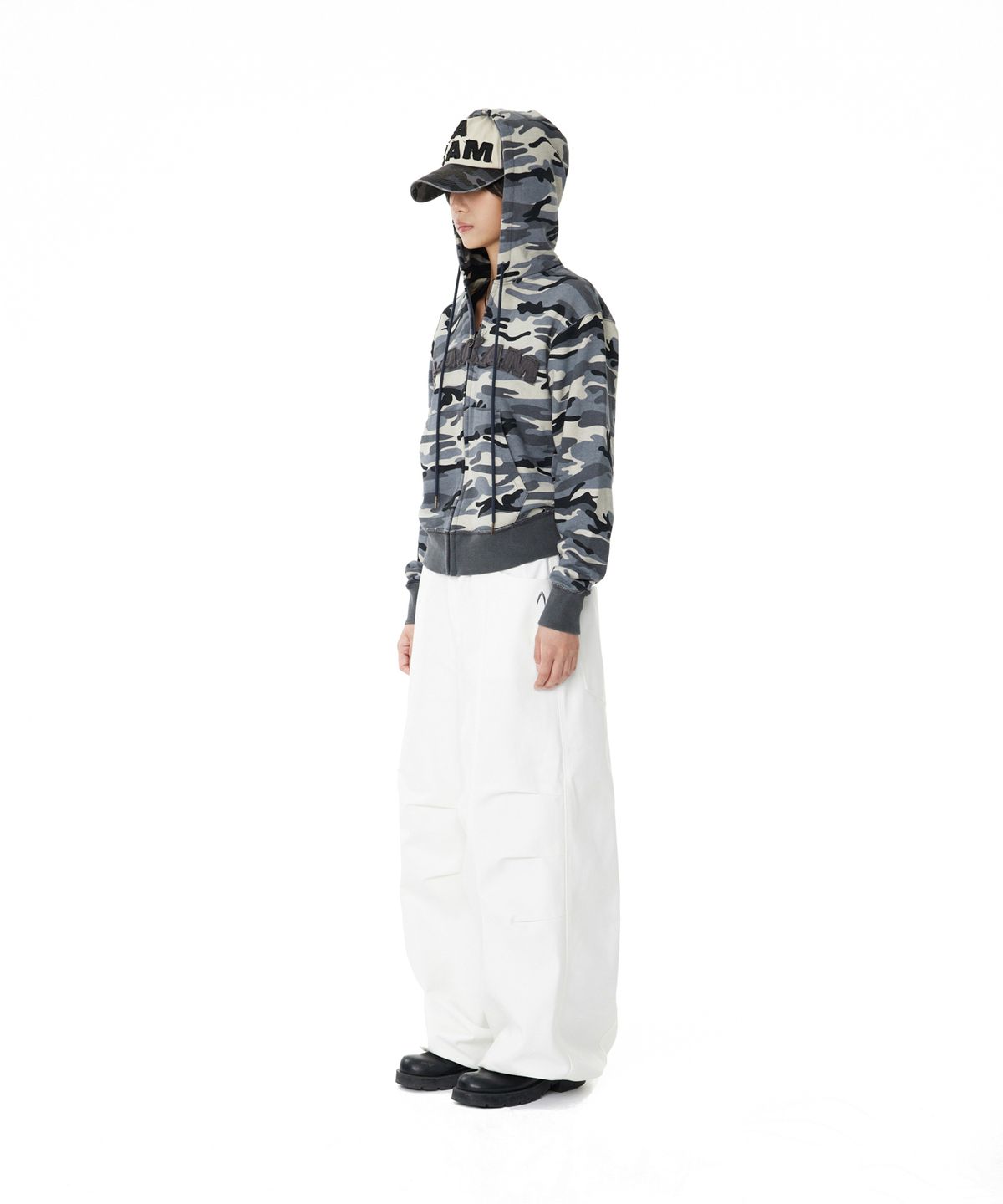 아캄(AAKAM) Contrast Logo Zip-up Hoodie (Gray)