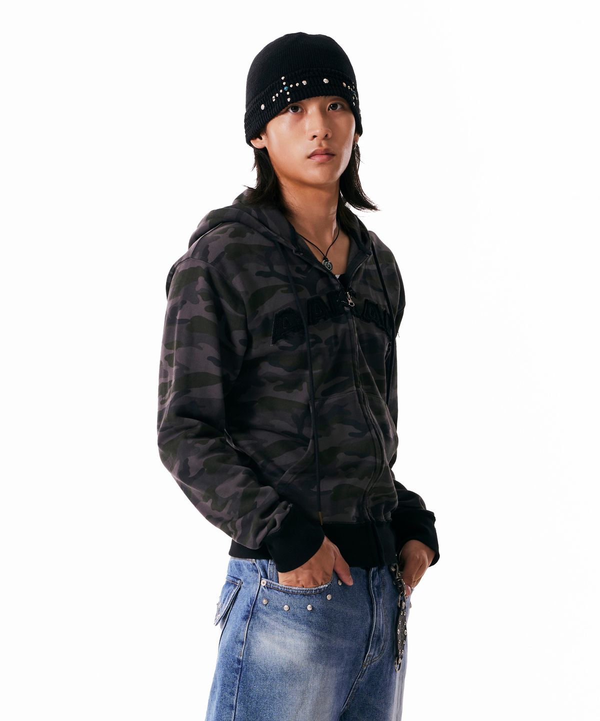 아캄(AAKAM) Contrast Logo Zip-up Hoodie (Black)