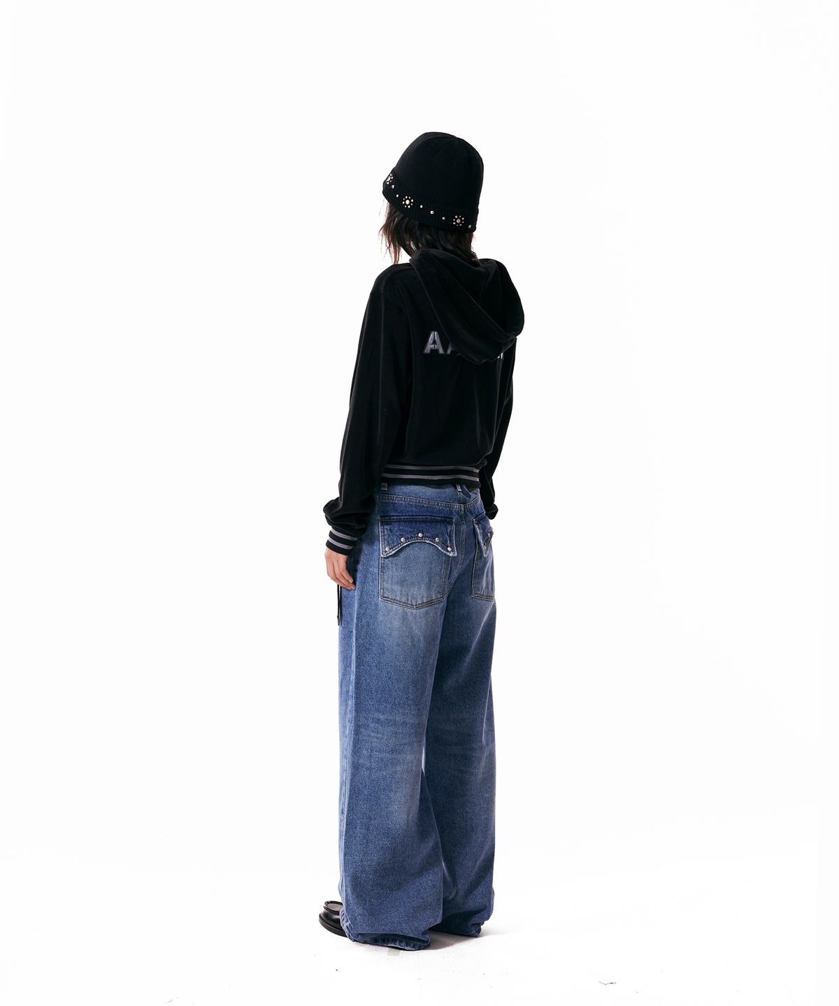 아캄(AAKAM) 98 Patch Velour Zip-Up Hoodie (Black)