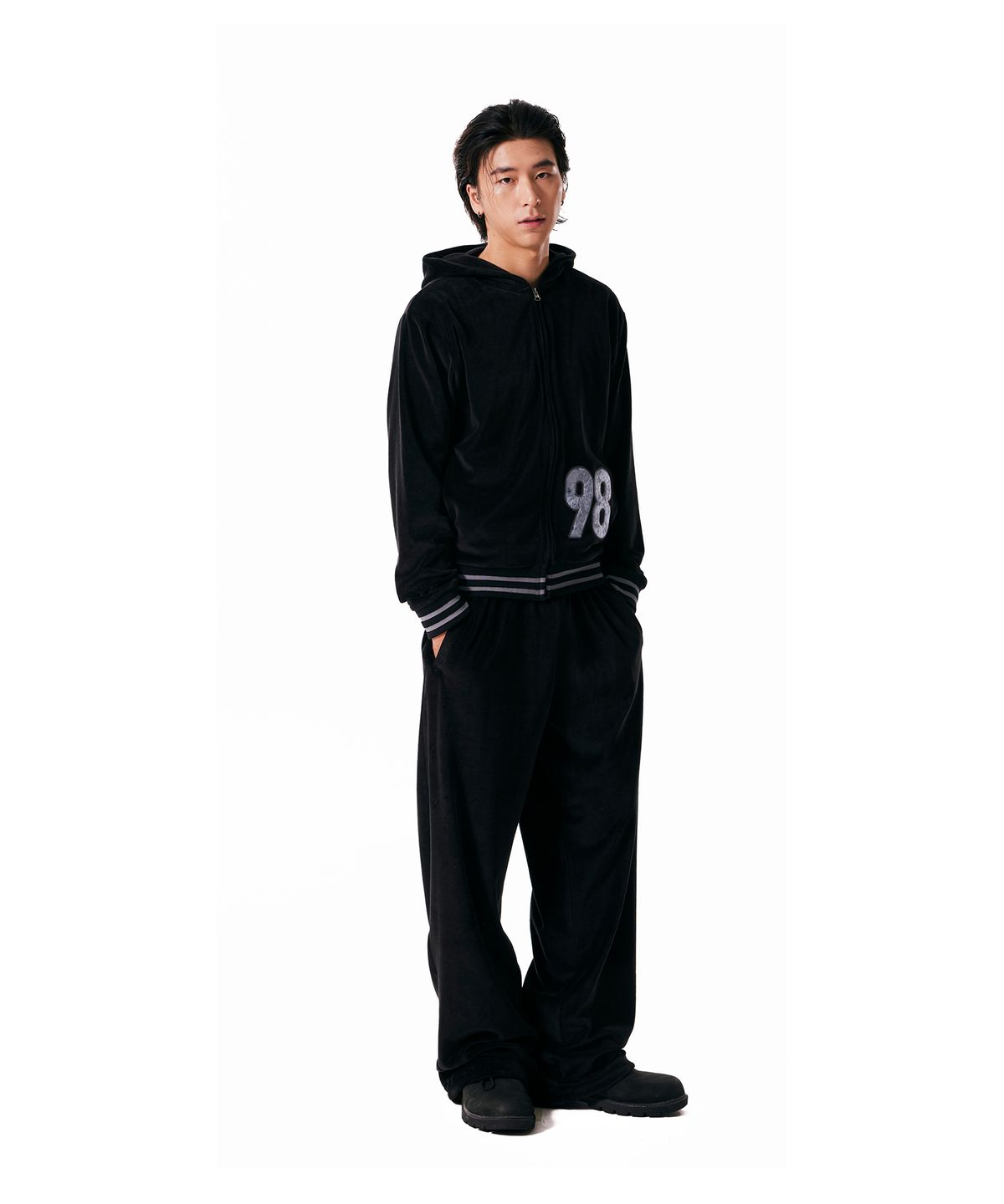 아캄(AAKAM) 98 Patch Velour Zip-Up Hoodie (Black)