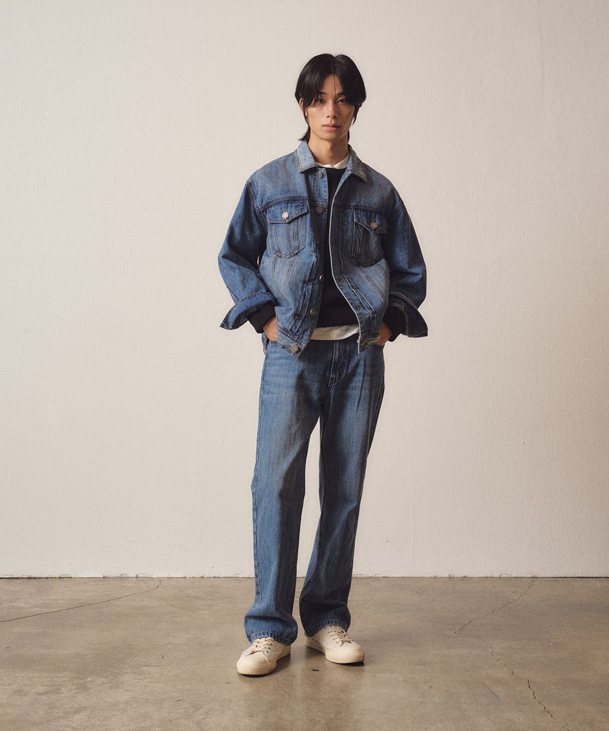 이지오(EZIO) Blue Washed Denim Pants