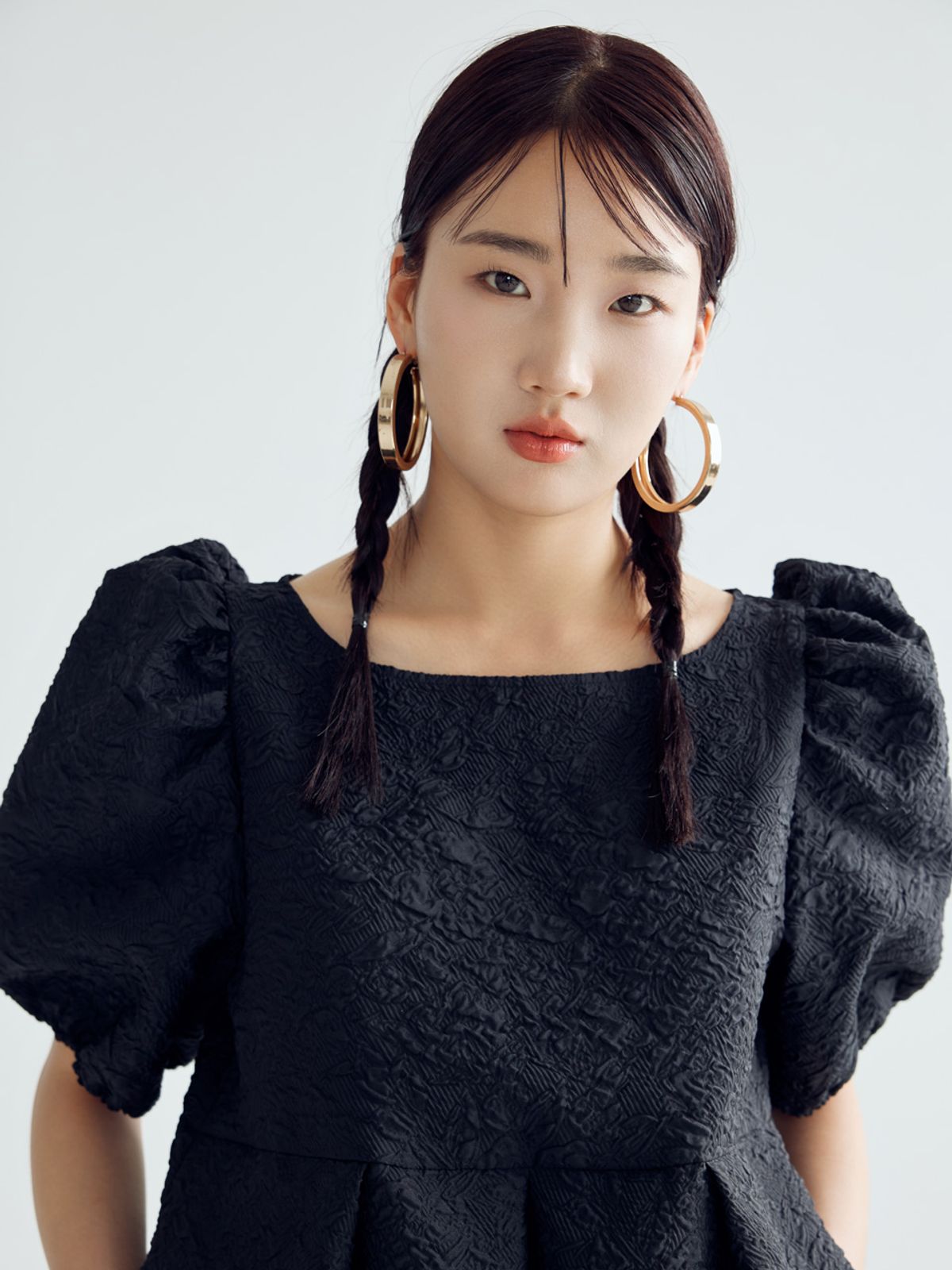 봄날 부티크(BOMNAL BOUTIQUE) 아이리스 볼륨 퍼프 미디 드레스 _ 블랙