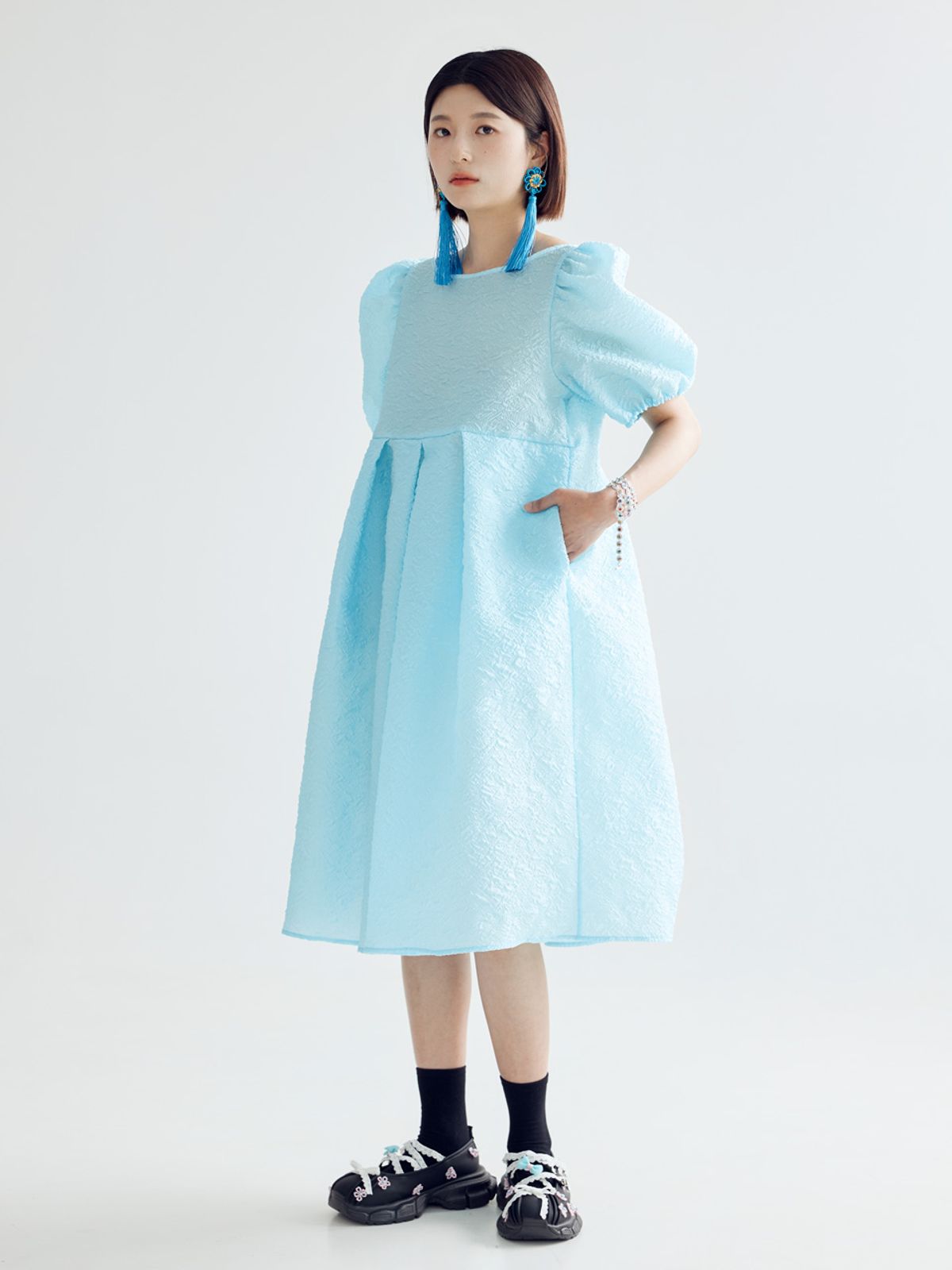 봄날 부티크(BOMNAL BOUTIQUE) 아이리스 볼륨 퍼프 미디 드레스 _ 스카이