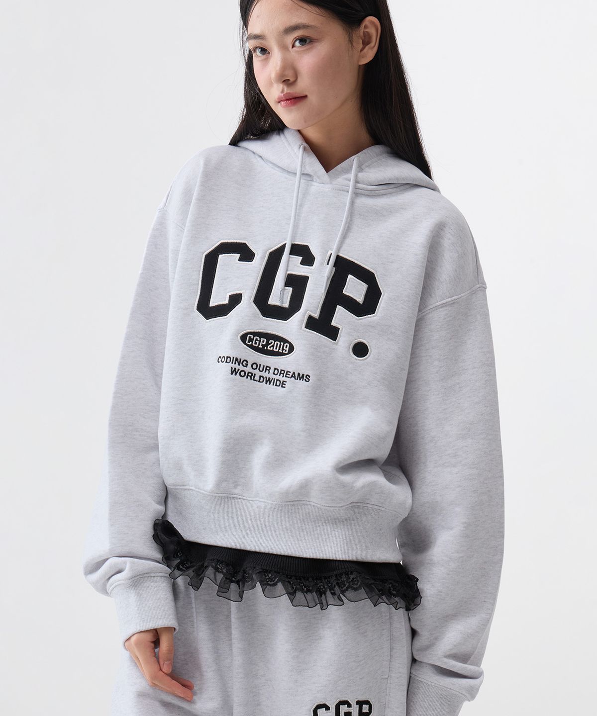 코드그라피(CGP) (우먼) CGP 아치 로고 크롭 후디_라이트 그레이