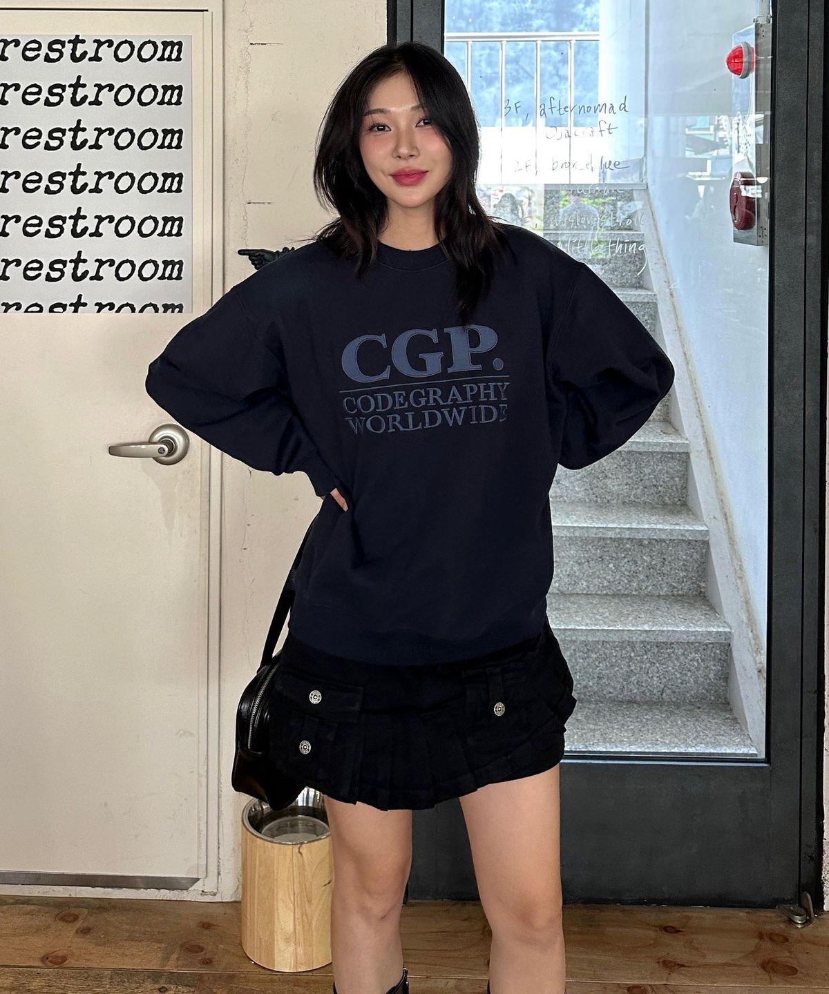 코드그라피(CGP) 스퀘어 로고 맨투맨_다크네이비