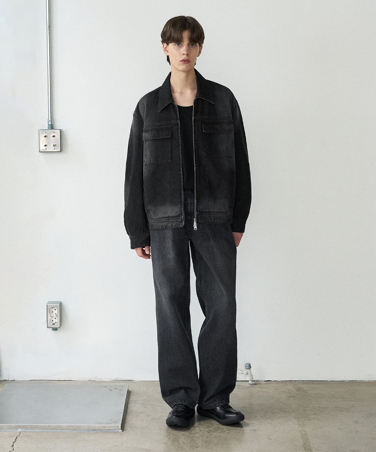 드로우핏(DRAW FIT) 컨사이즈 워시드 포켓 데님 자켓 [BLACK]