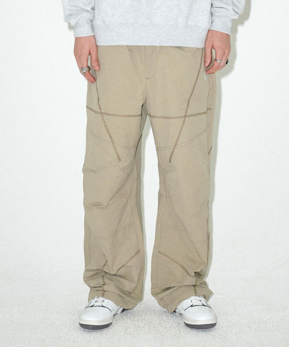 마하그리드(MAHAGRID) [FW 버전]COVER STITCH PARACHUTE PANT BEIGE(MG2EFMPA10A)