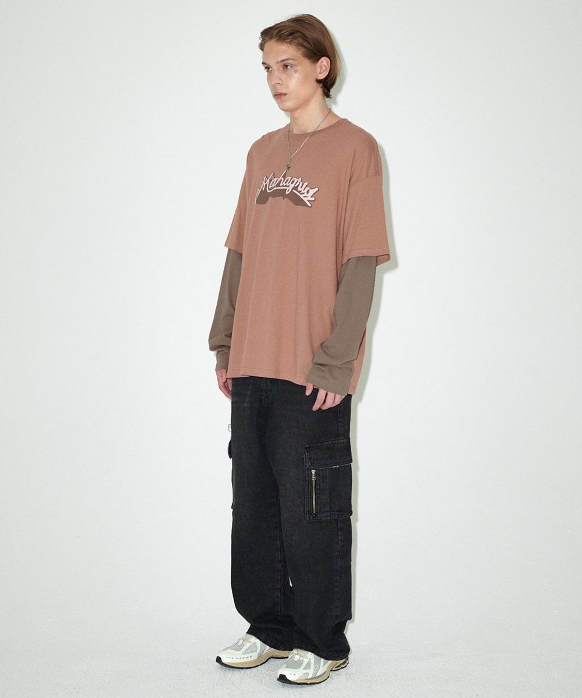 마하그리드(MAHAGRID) SYMBOL LAYERED LS TEE BROWN(MG2EFMT568A)