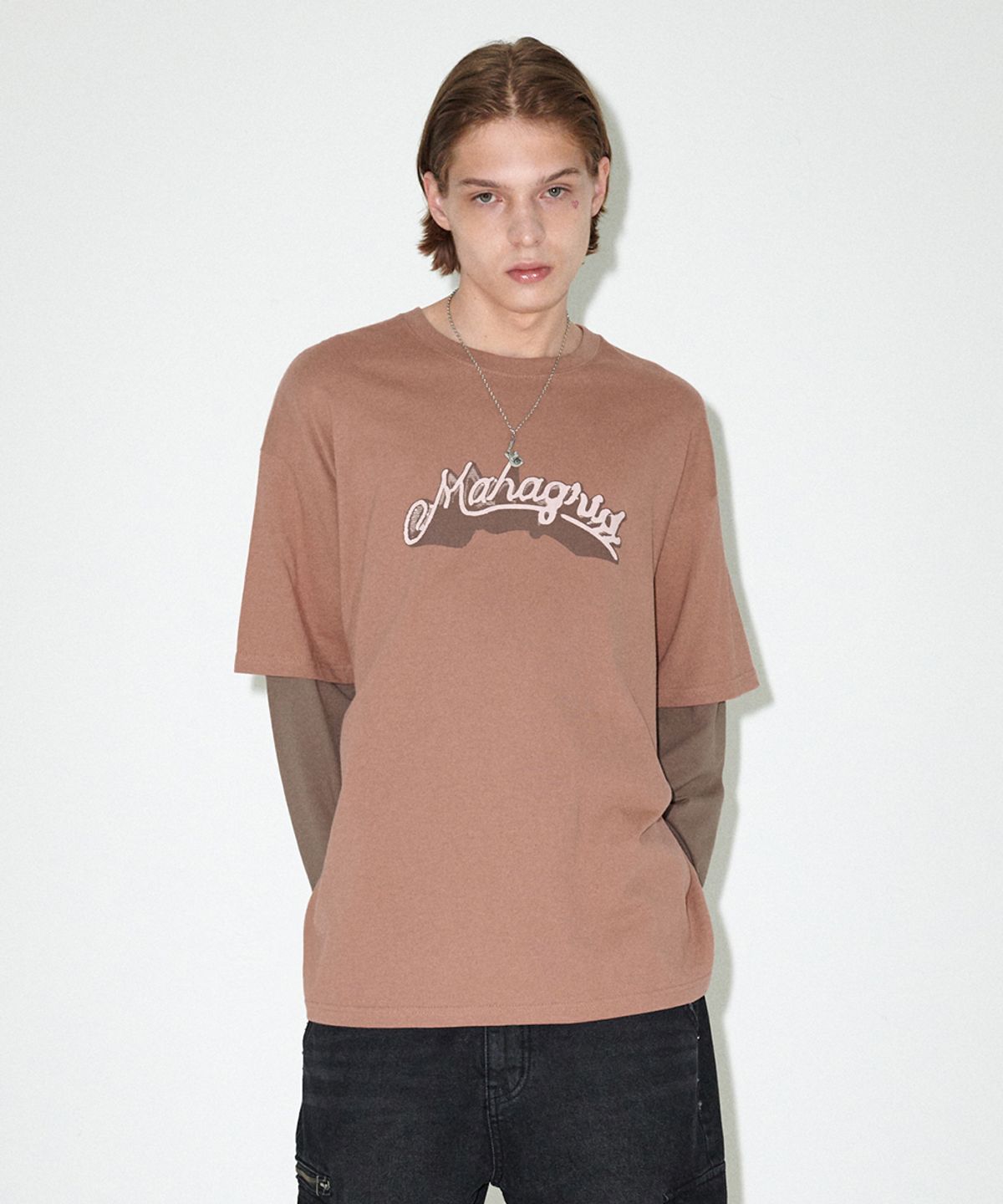 마하그리드(MAHAGRID) SYMBOL LAYERED LS TEE BROWN(MG2EFMT568A)