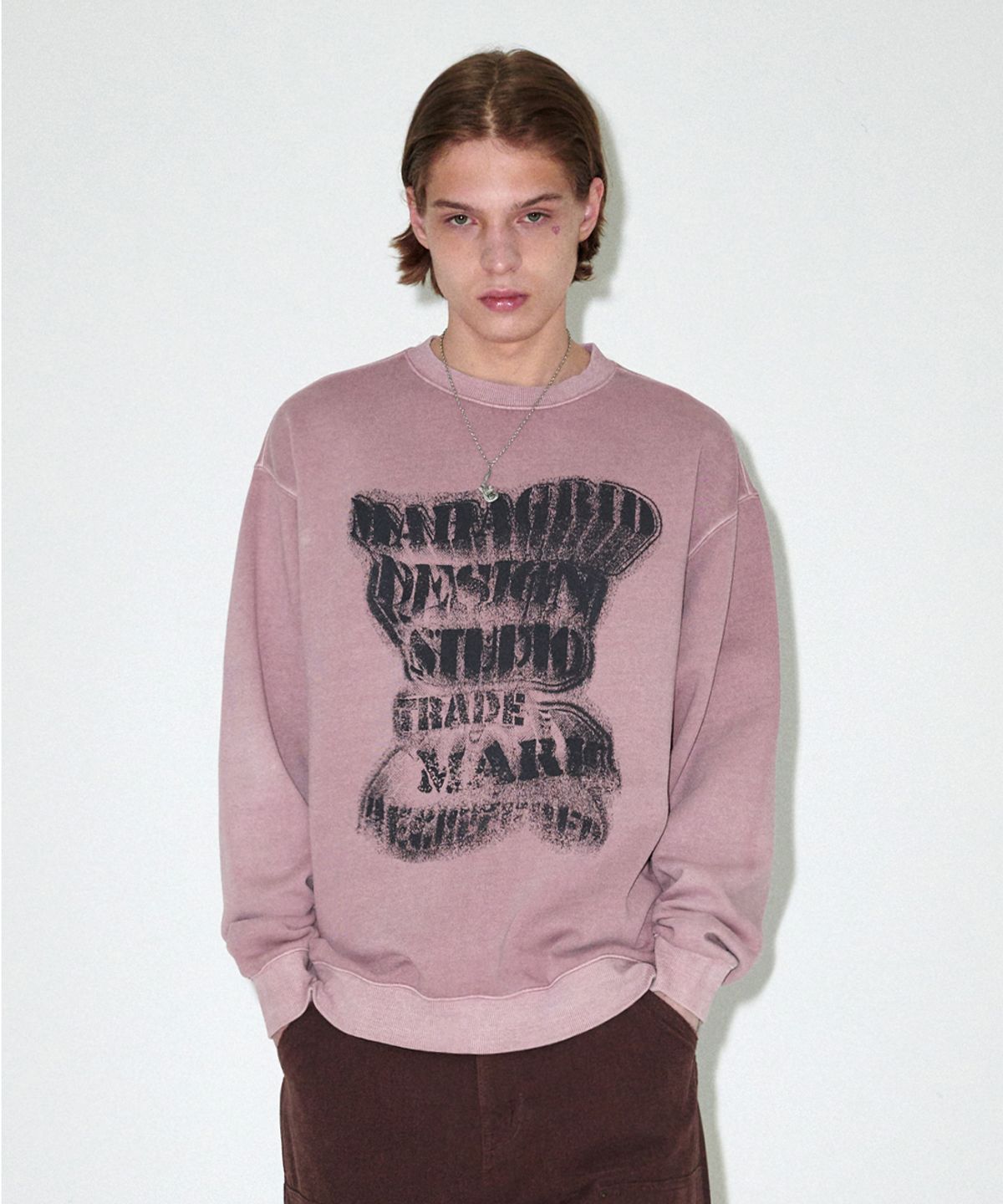 마하그리드(MAHAGRID) GRUNGE SLOGAN PIGMENT SWEATSHIRT PINK(MG2EFMM451A)