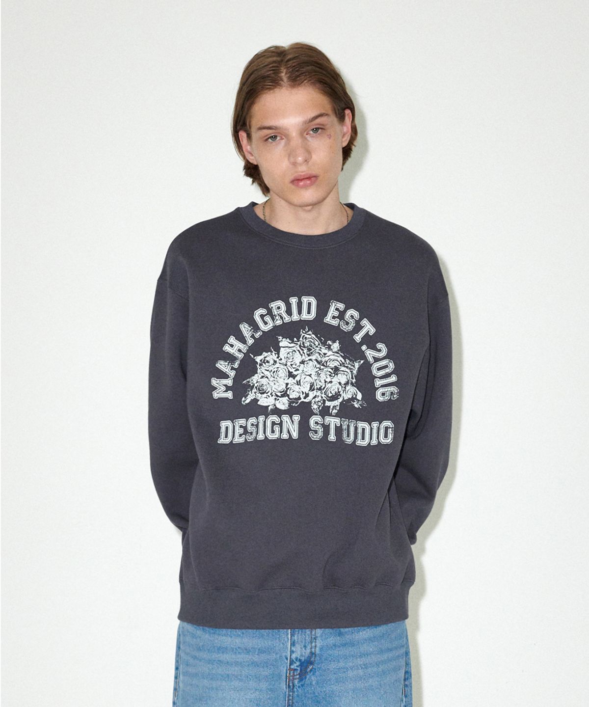 마하그리드(MAHAGRID) ROSE VARSITY SWEATSHIRT CHARCOAL(MG2EFMM454A)