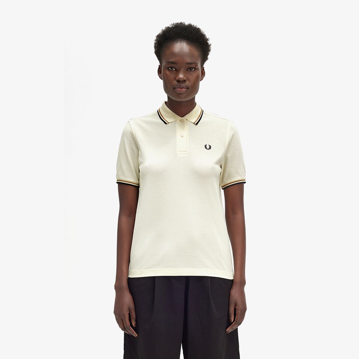프레드페리(FRED PERRY) [G3600] 여성 트윈 팁 프레드페리 셔츠 - 에크루/웜스톤/블랙 AFPF2433600-X82