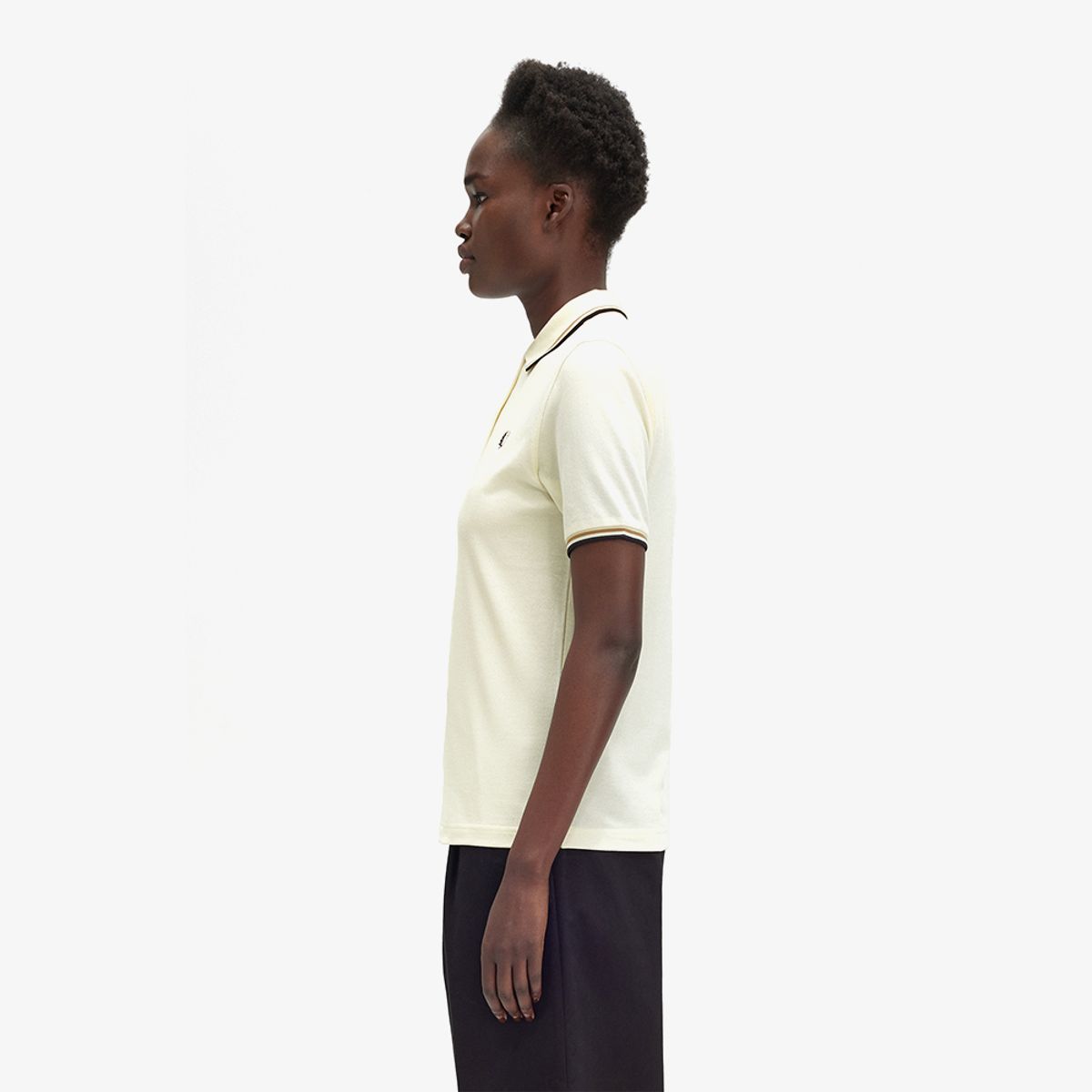 프레드페리(FRED PERRY) [G3600] 여성 트윈 팁 프레드페리 셔츠 - 에크루/웜스톤/블랙 AFPF2433600-X82