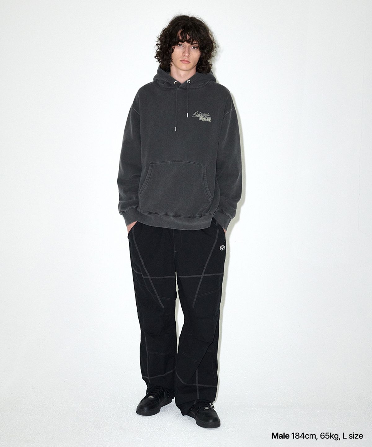 마하그리드(MAHAGRID) LOGO LIST PIGMENT HOODIE CHARCOAL(MG2EFMM416A)