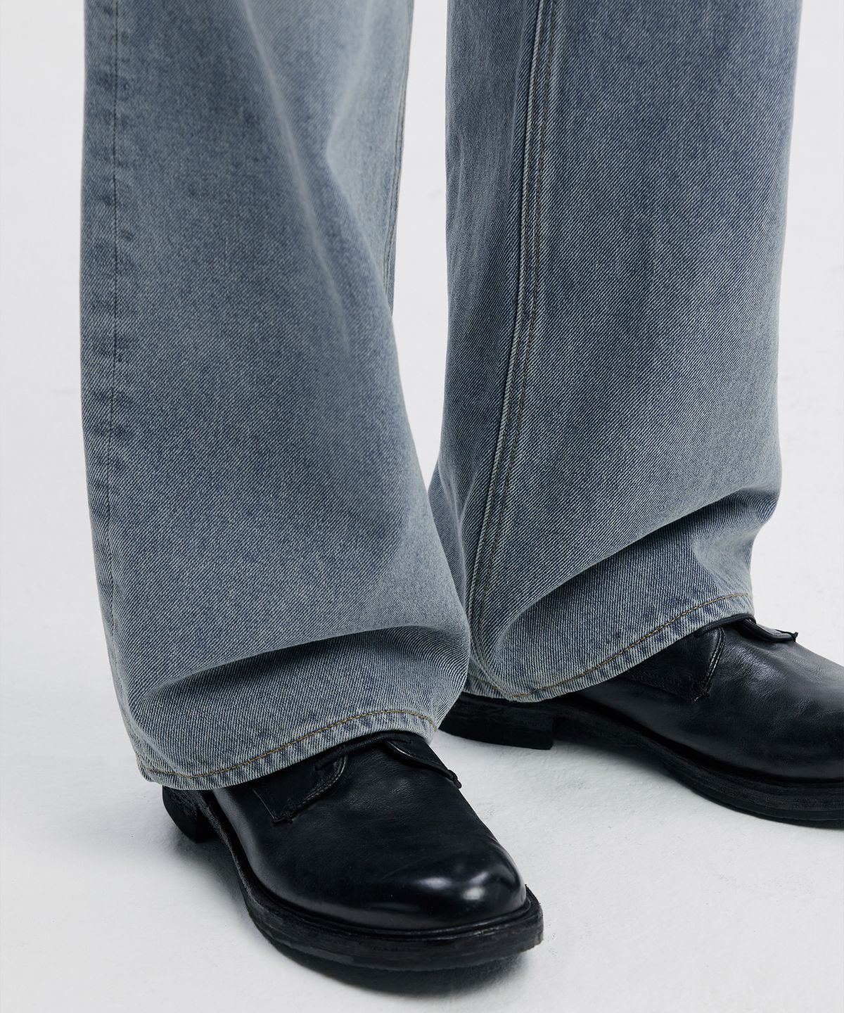 브랜디드(BRANDED) COMFY JEANS (SMOKY LIGHT BLUE)