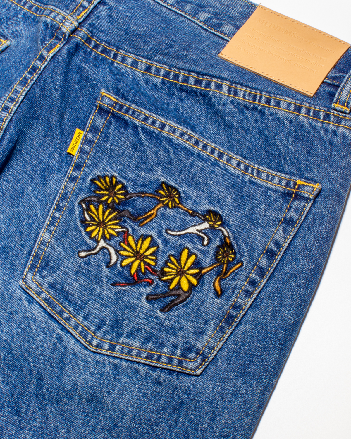 미디엄스(MEDIUMS) Sun Dance Denim Pants - Medium Stonewash (선 댄스 자수 데님 팬츠 - 미디엄 스톤워시)