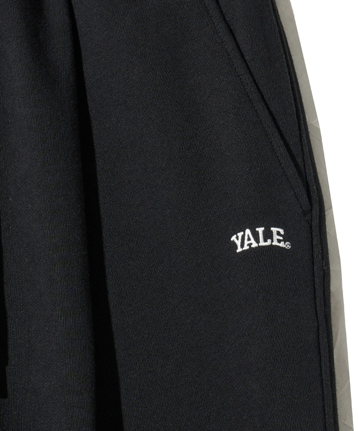 예일(YALE) 스몰아치 원 턱 스웨트 팬츠_블랙