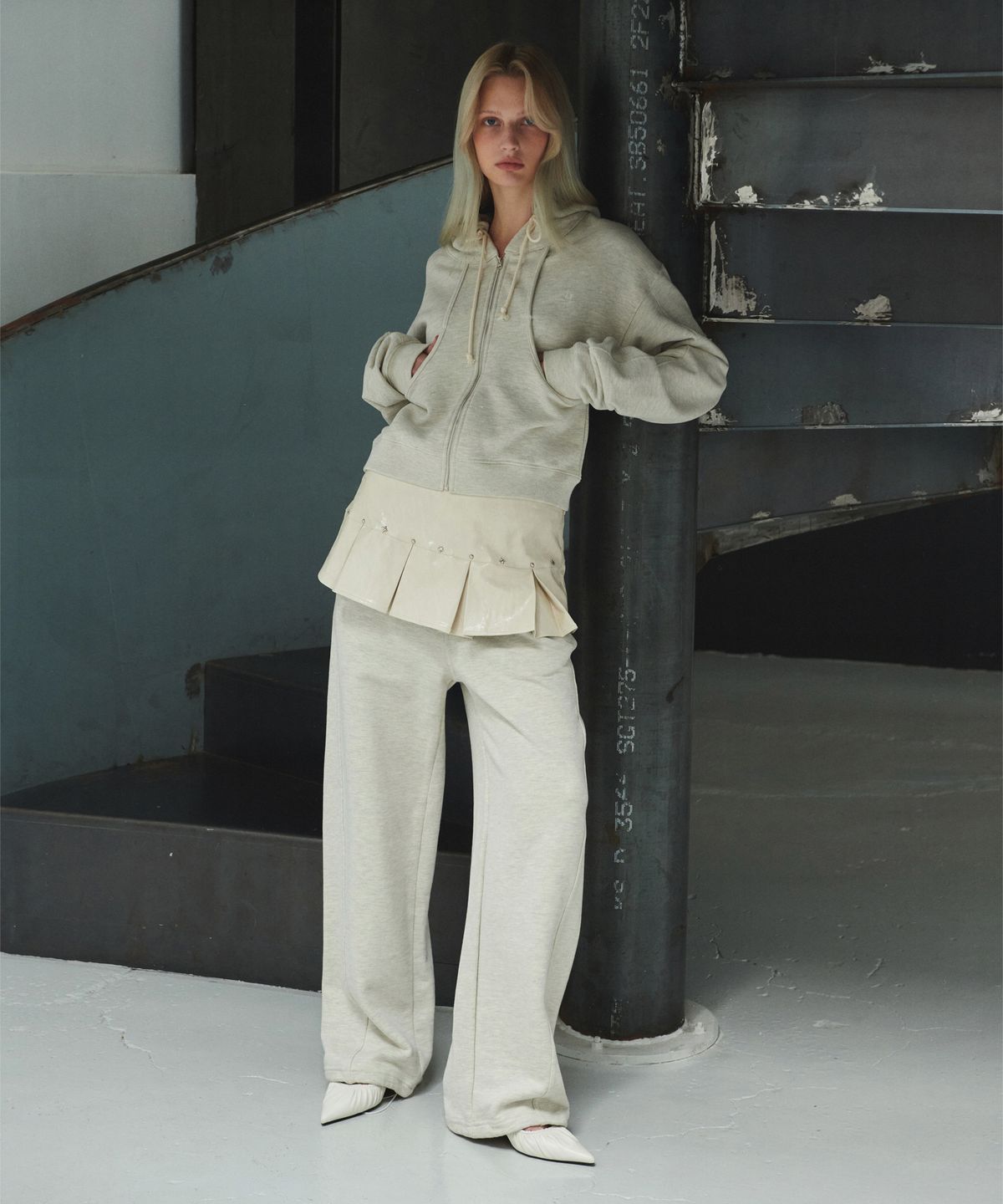 다이애그널(DIAGONAL) CROPPED HOODIE ZIP UP (oatmeal)