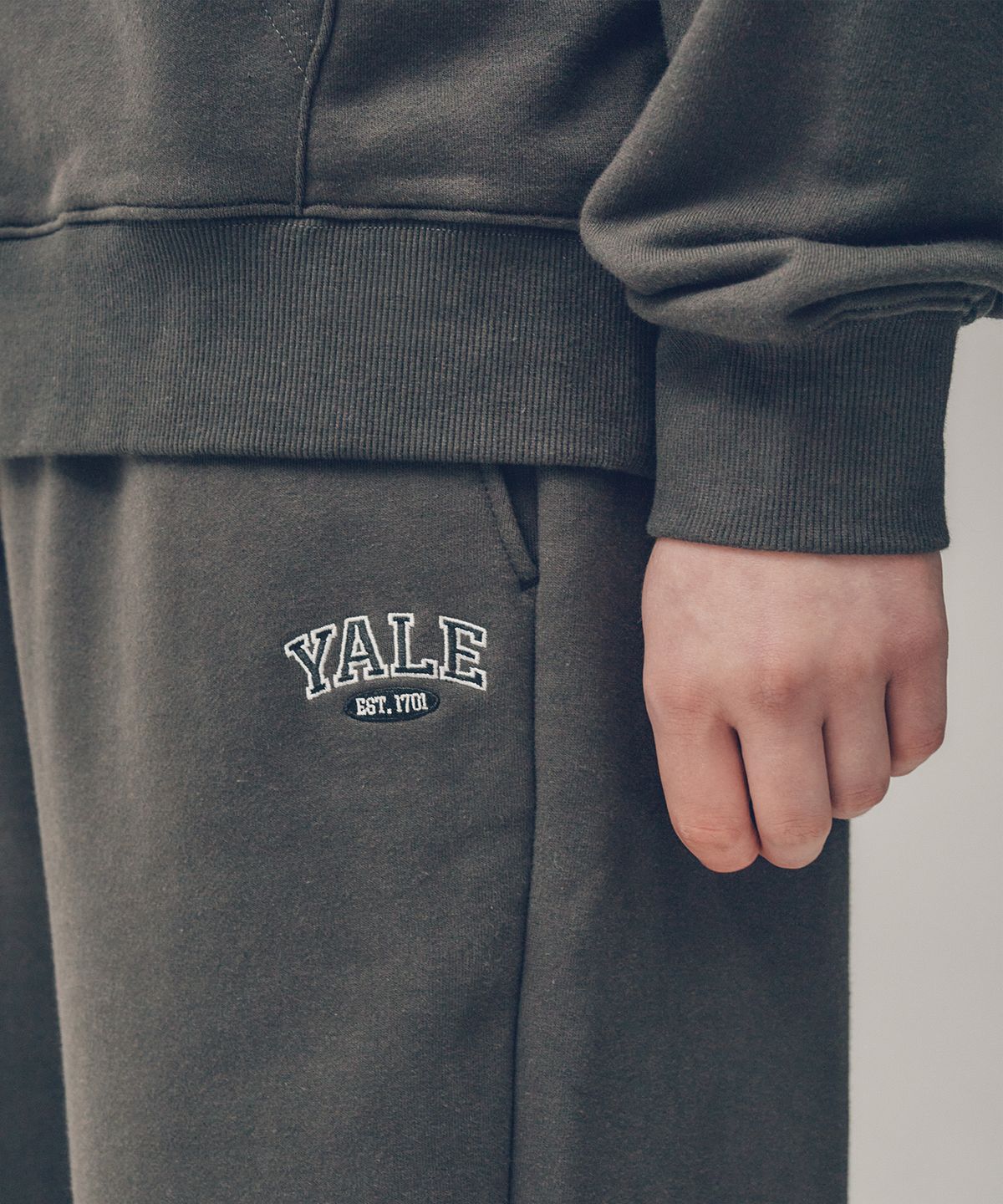 예일(YALE) 투톤아치 후드_차콜