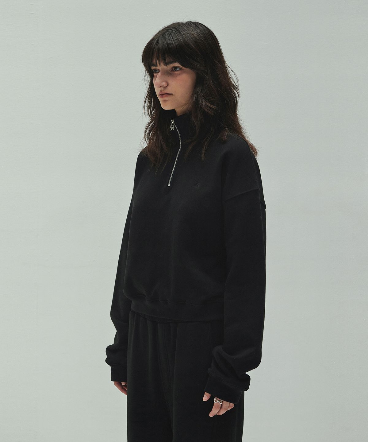 다이애그널(DIAGONAL) DIAGONAL LOGO HALF ZIP UP (black)