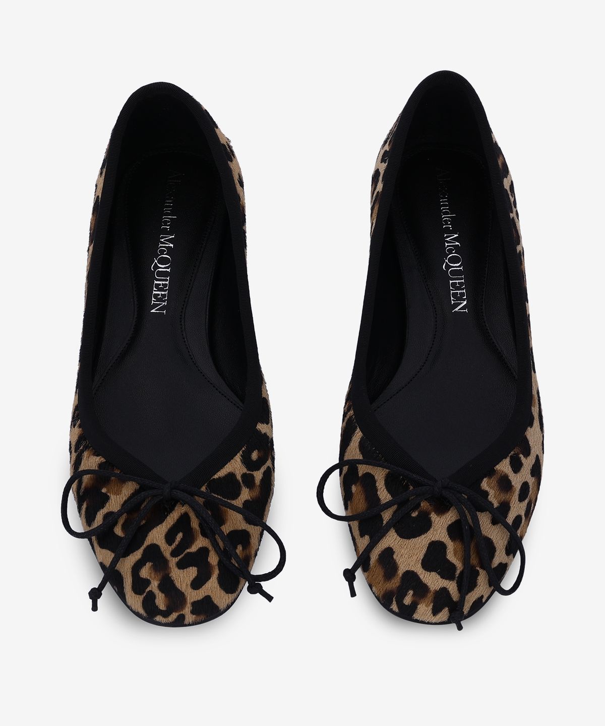 알렉산더 맥퀸(ALEXANDER McQUEEN) 아르마딜로 발레 플랫 슈즈 - 레오파드:블랙 / 797579WLEN72044