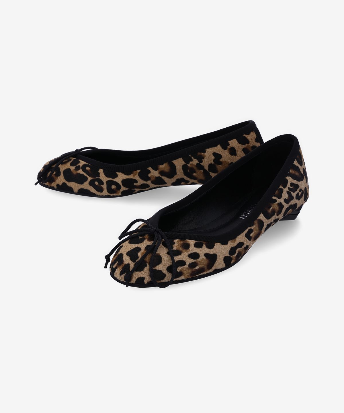 알렉산더 맥퀸(ALEXANDER McQUEEN) 아르마딜로 발레 플랫 슈즈 - 레오파드:블랙 / 797579WLEN72044