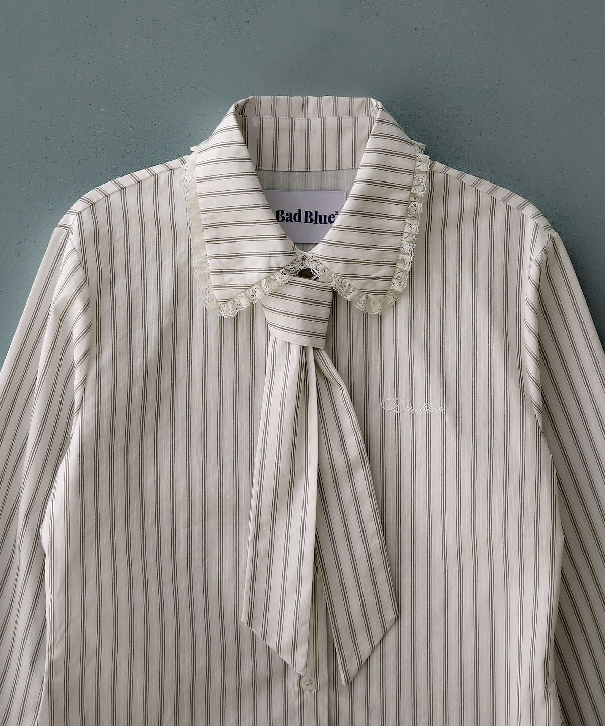 배드블루(BADBLUE) Stripe Lace Tie Shirt Ivory