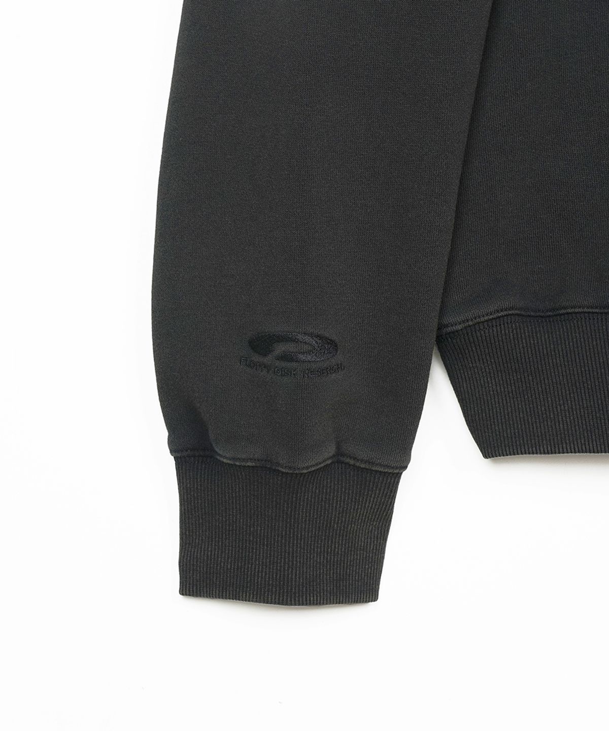 에프디알(FDR) Embo Pigment Star Disk Logo Hoodie Black