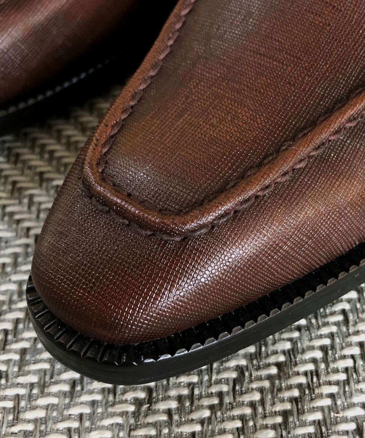 조앤슈(JOENSHOE) 놉 베이커 골드버클 원몽크 브라운사피아노