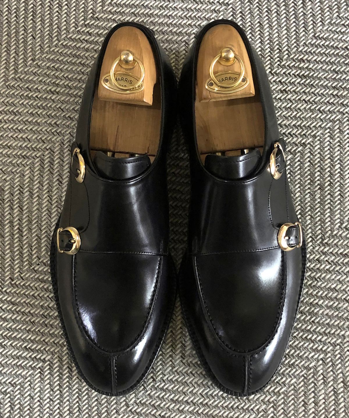 조앤슈(JOENSHOE) 벨라 유팁 더블 몽크스트랩 블랙