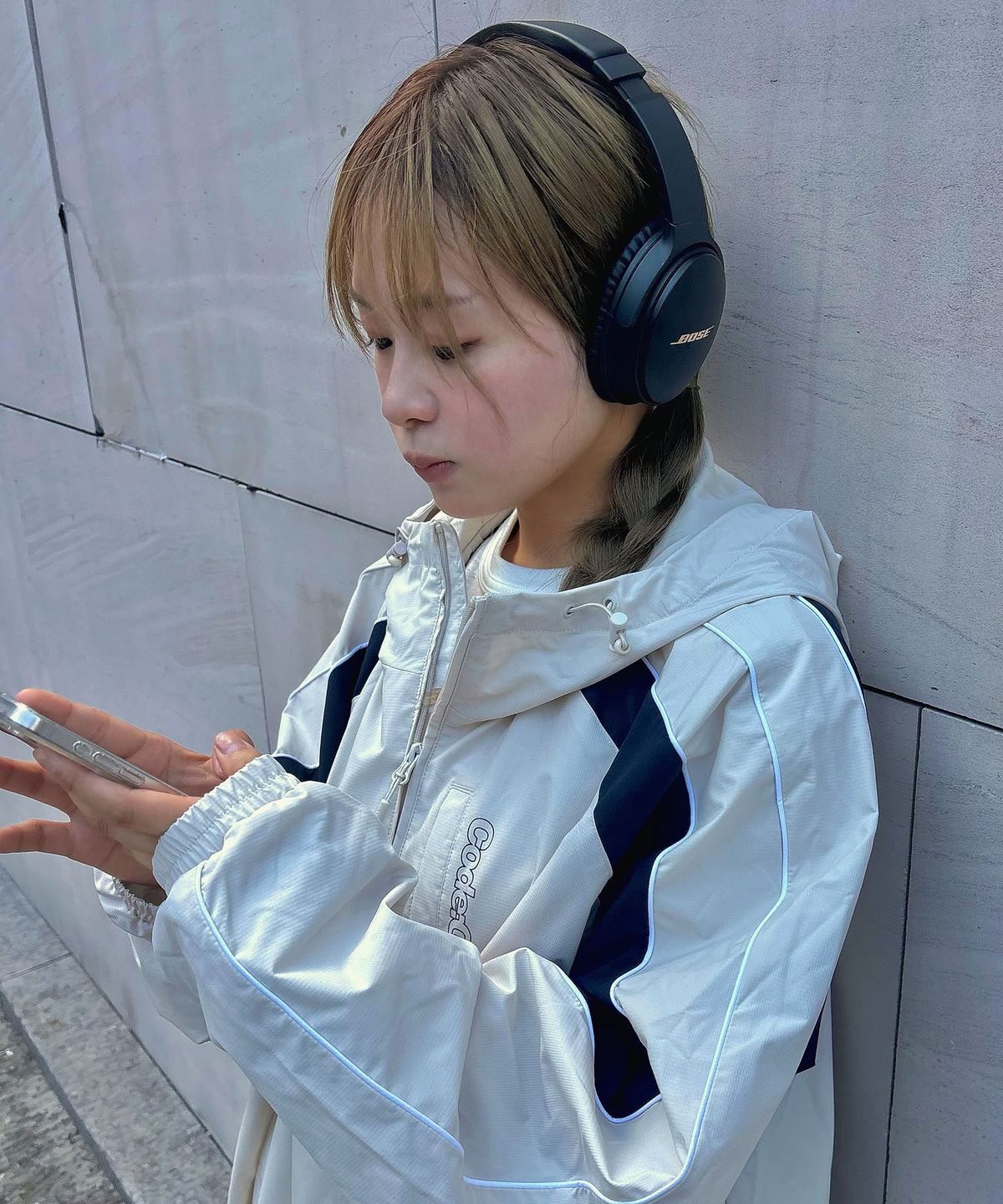 코드그라피(CGP) 배색 테크 후디 숏 자켓_크림