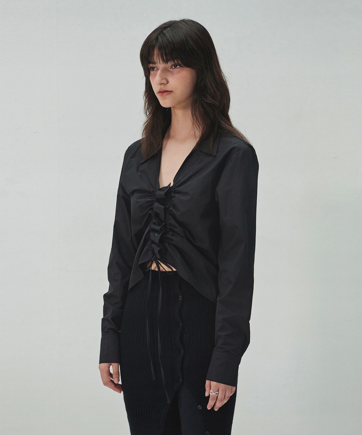 다이애그널(DIAGONAL) STRING SHIRRING SHIRTS (black)