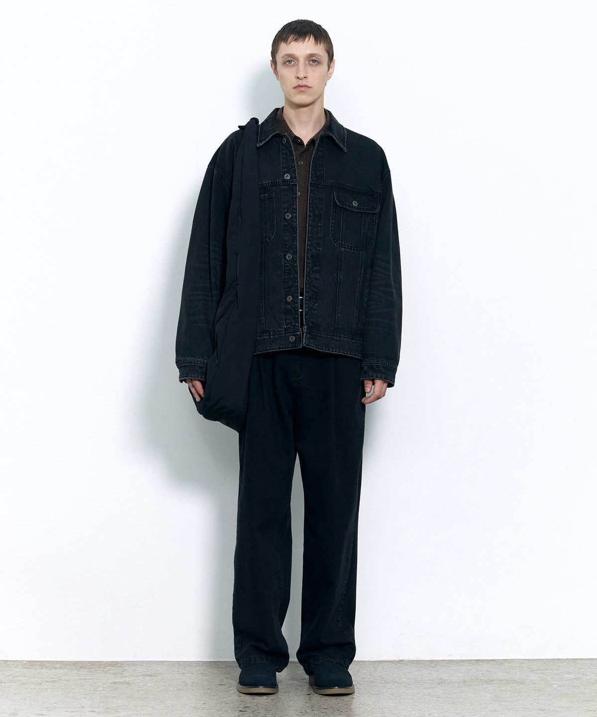 인사일런스(INSILENCE) 콘트라스트 트러커 자켓 WASHED BLACK