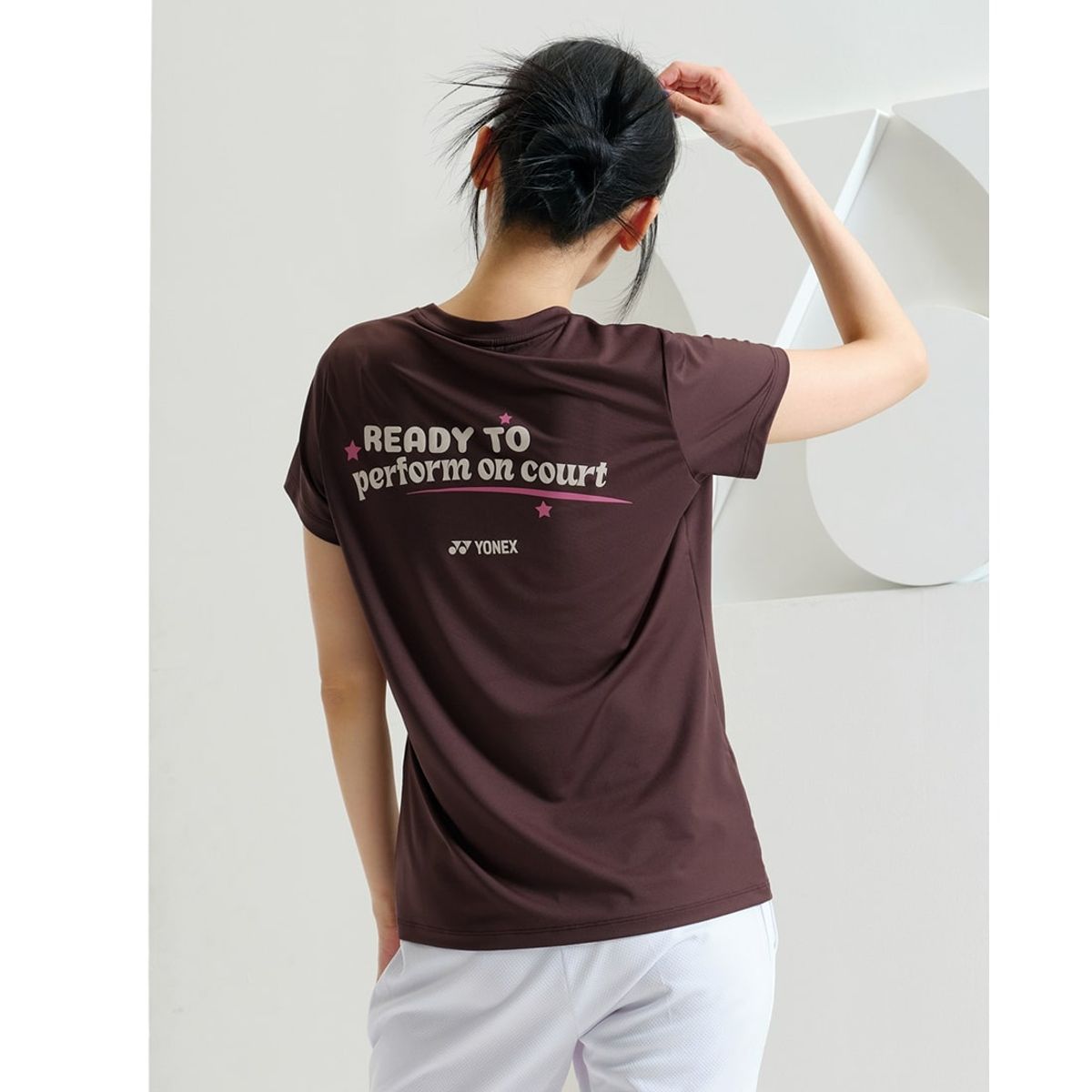 요넥스(YONEX) 249TR012M 다크 브라운 여성용 슬로건 디자인 반팔 티셔츠