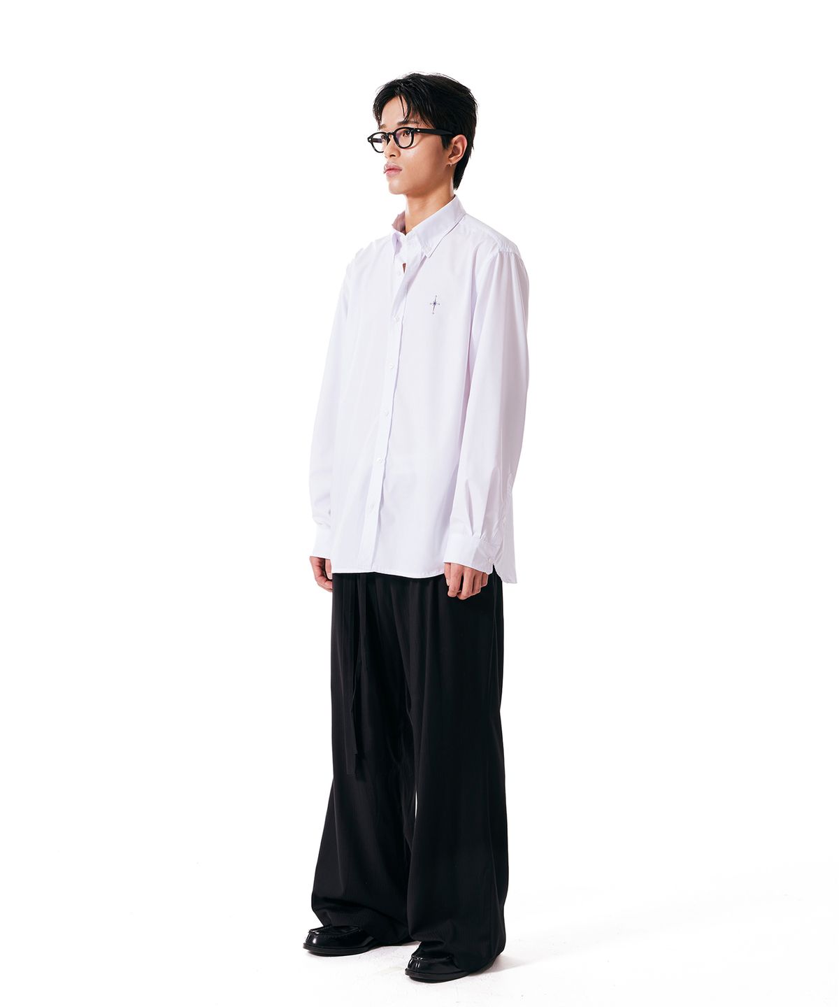 이우가마카라스(IUGAMAKARAS) Belted Striped Trousers (Black)