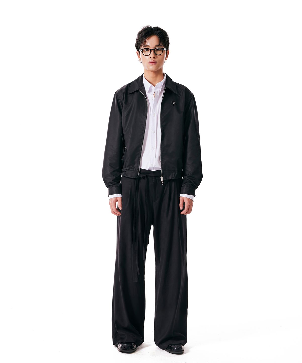 이우가마카라스(IUGAMAKARAS) Belted Striped Trousers (Black)