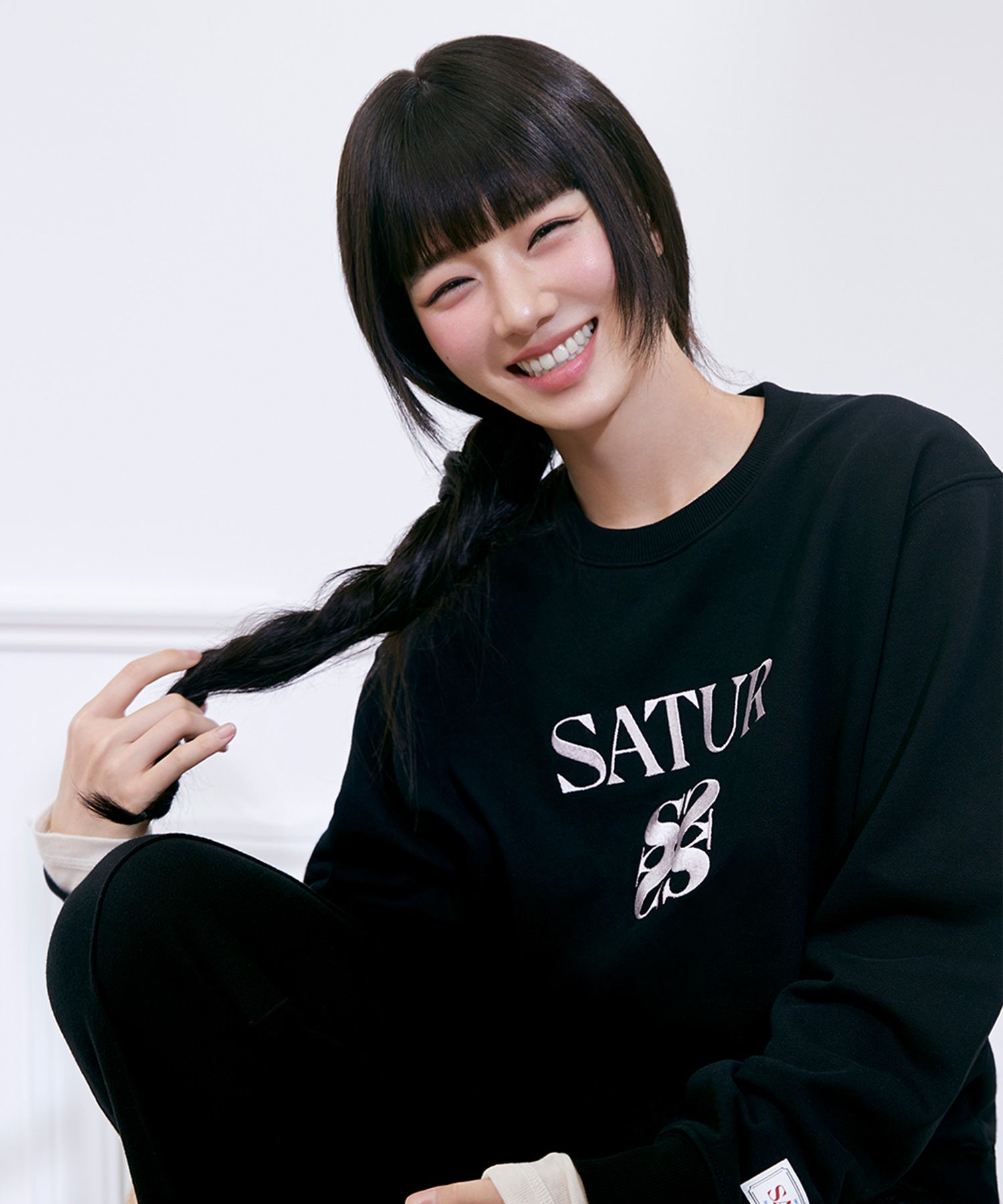 MUSINSA公式 | SATUR Classic Logo Sweatshirt Black Pink