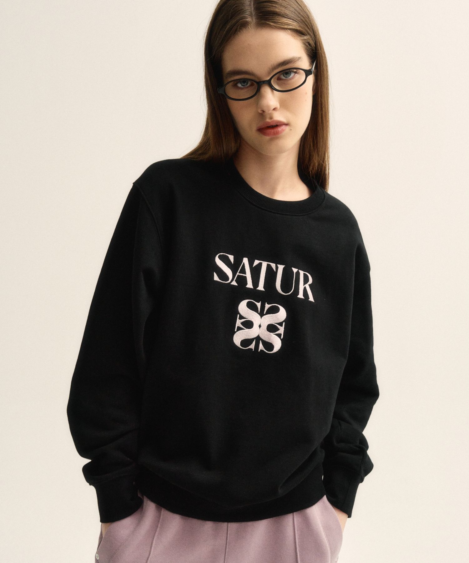 MUSINSA | SATUR Classic Logo Sweatshirt Black Pink
