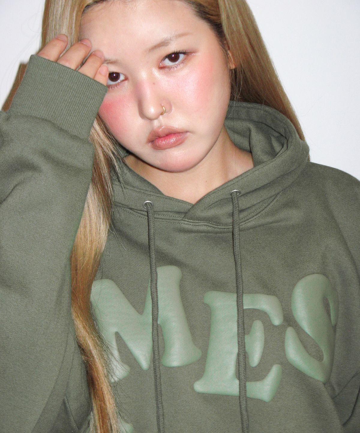 아메스 월드와이드(AMES-WORLDWIDE) BIG TYPO HOODIE KHAKI