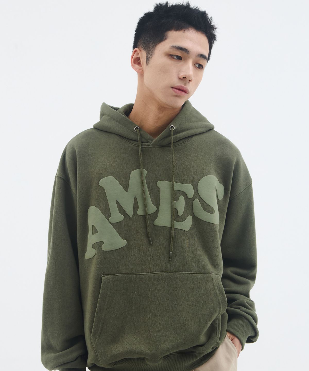 아메스 월드와이드(AMES-WORLDWIDE) BIG TYPO HOODIE KHAKI