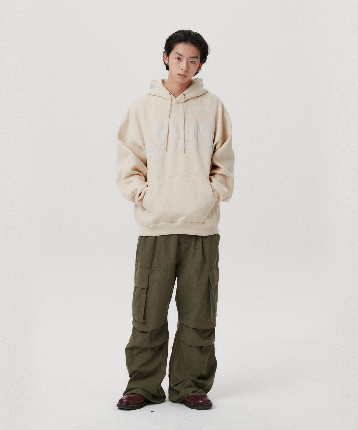 아메스 월드와이드(AMES-WORLDWIDE) BIG TYPO HOODIE BEIGE
