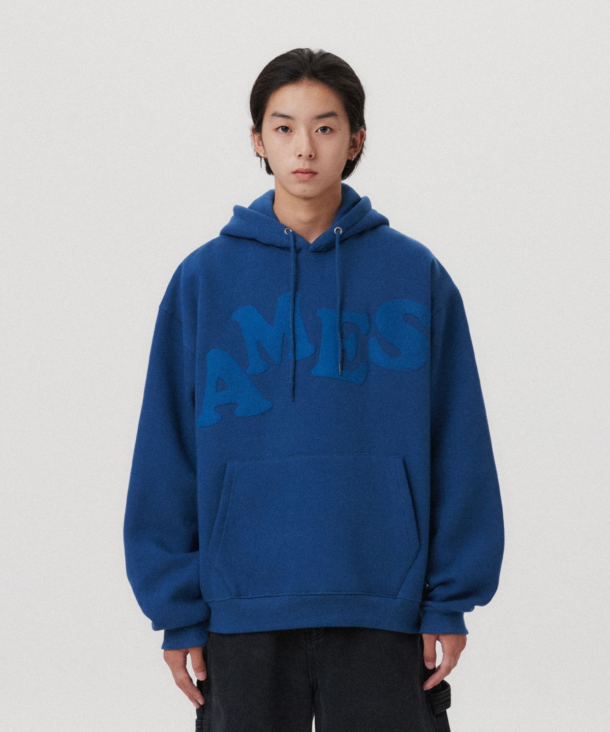 아메스 월드와이드(AMES-WORLDWIDE) BIG TYPO HOODIE NAVY
