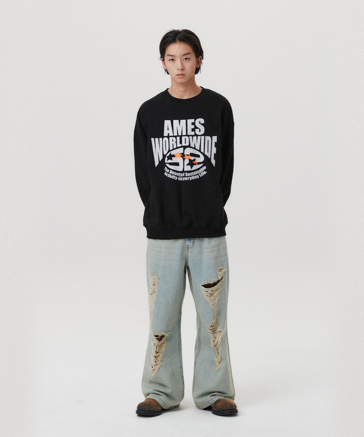 아메스 월드와이드(AMES-WORLDWIDE) LOGO TYPO GRAPHIC SWEATSHIRT BLACK(AM2EFUM440A)