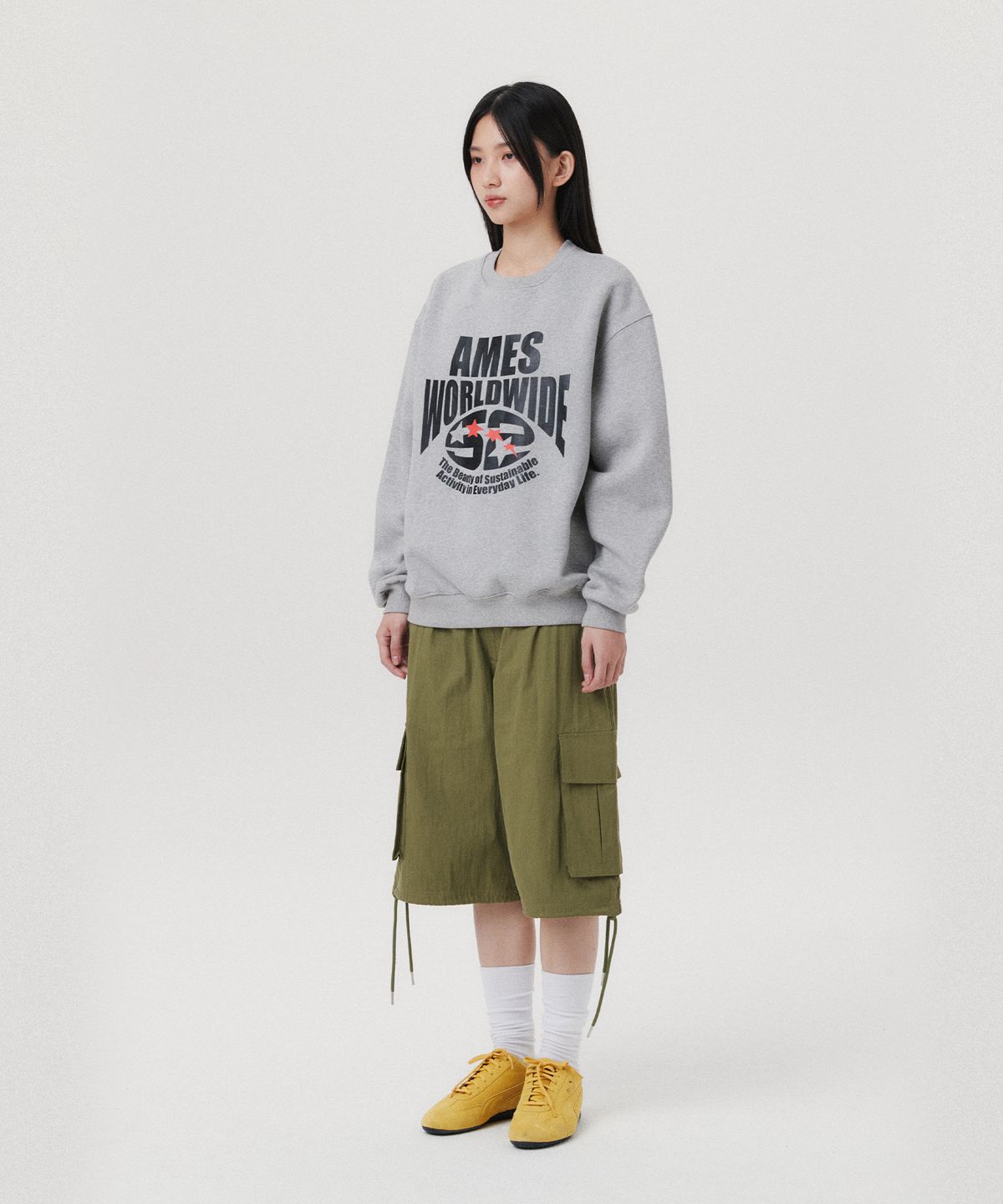 아메스 월드와이드(AMES-WORLDWIDE) LOGO TYPO GRAPHIC SWEATSHIRT GREY(AM2EFUM440A)