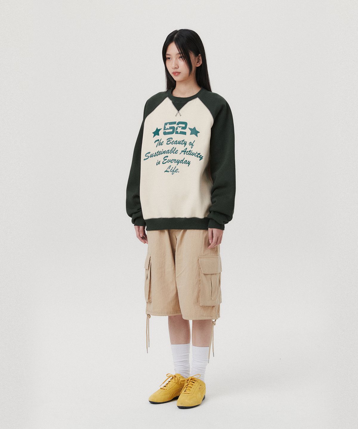 아메스 월드와이드(AMES-WORLDWIDE) LOGO TYPO RAGLAN SWEATSHIRT BEIGE(AM2EFUM442A)