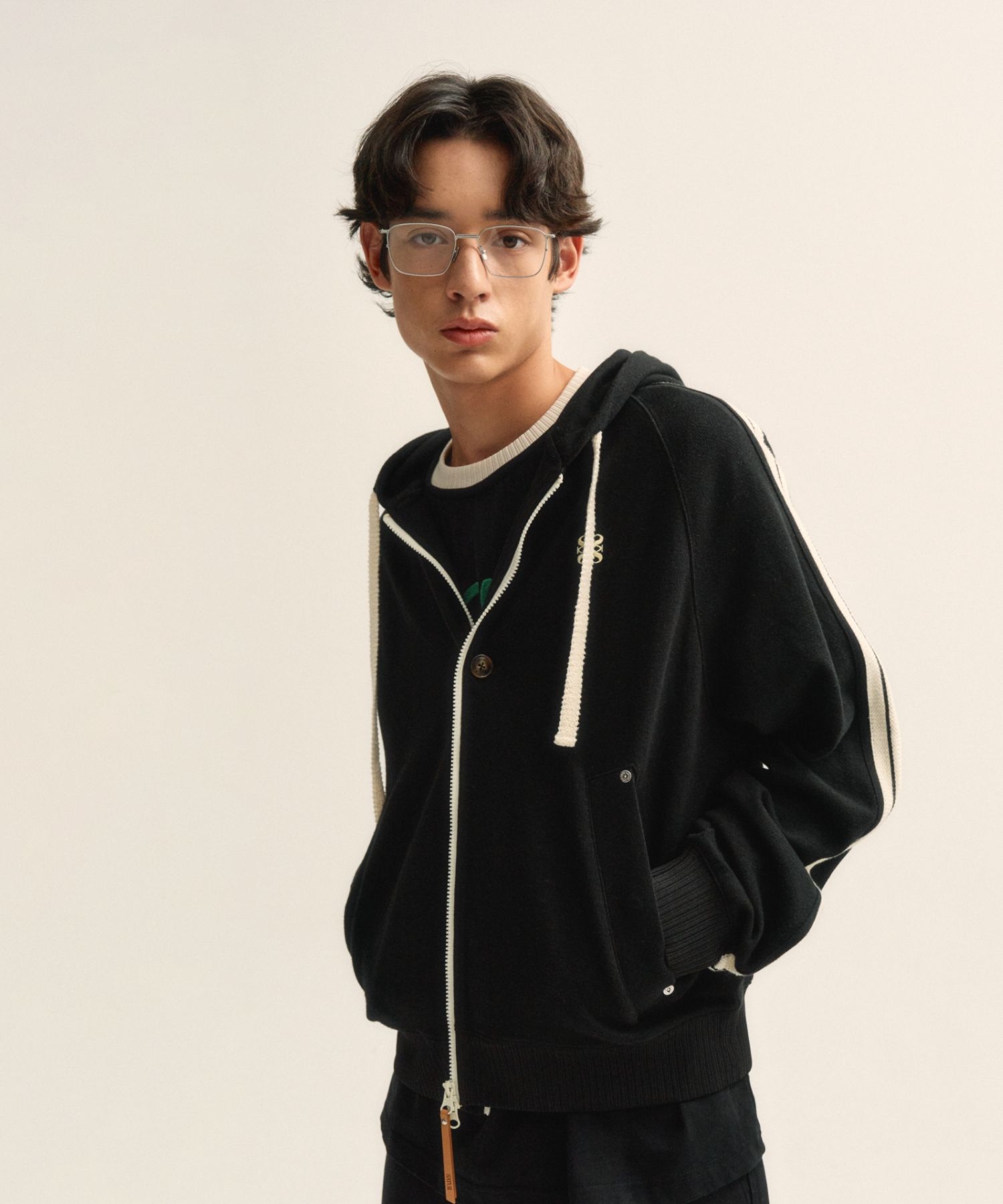 MUSINSA公式 | SATUR Lawton loose fit hood zip-up caviar black